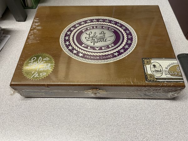 Lyle Tuttle "Frisco Flyer" Memorabilia Cigars #1/250 - Image 2